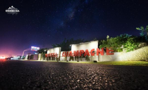  Champagne Motel  Тубаран